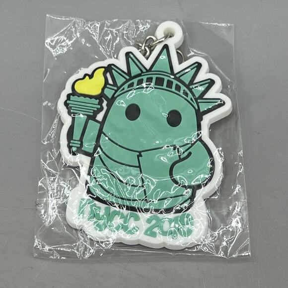 Bimtoy Tiny Ghost Statue of Liberty Keychain With Coin 2019 New York Comic Con - Picture 2 of 5